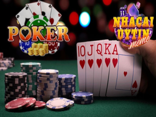 Chơi game bài Poker thỏa thích tại live casino Iwin